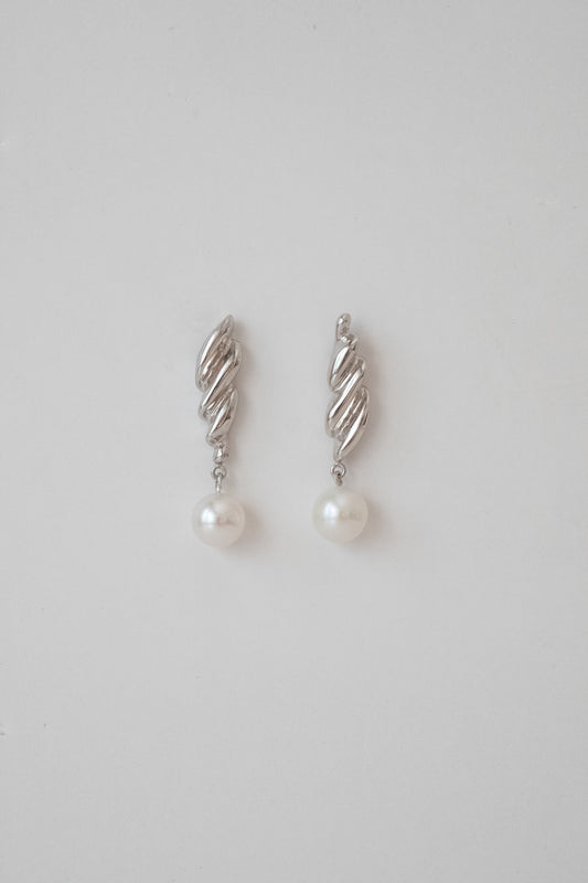 Wave Earrings w/Pearl