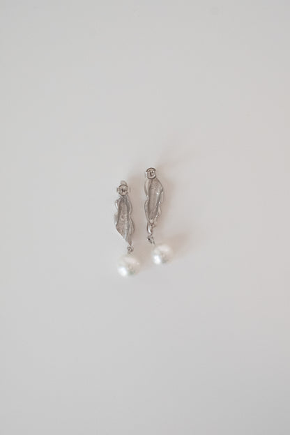 Wave Earrings w/Pearl