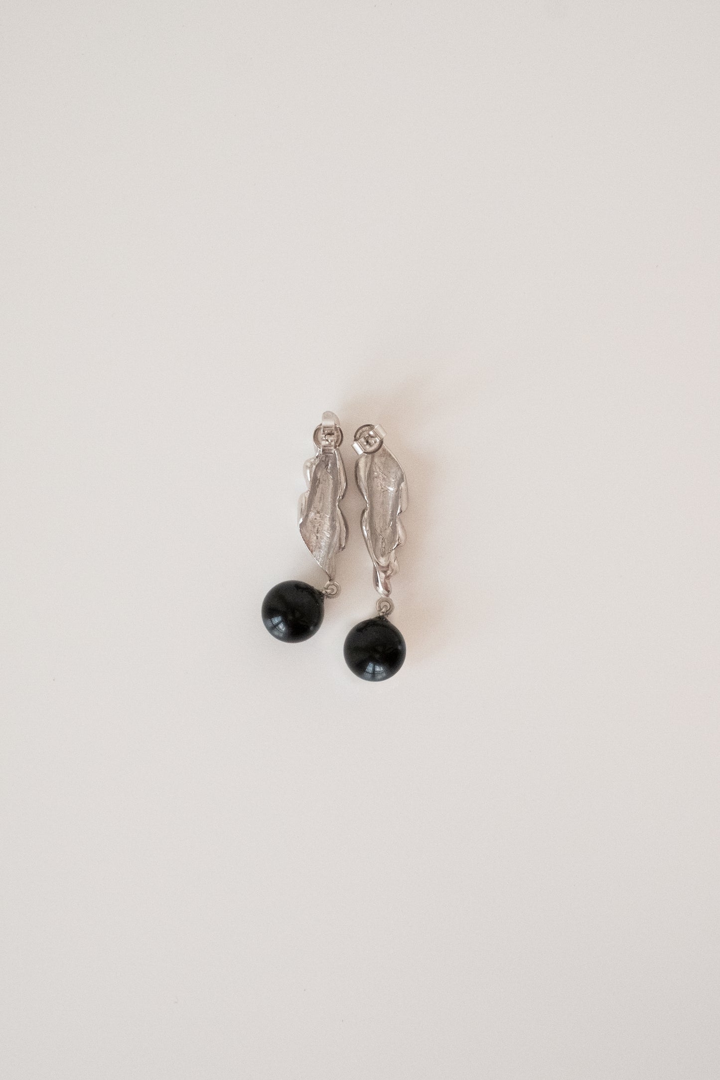 Wave Earrings w/Onyx