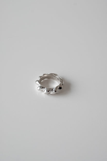 Thin Wave Ring