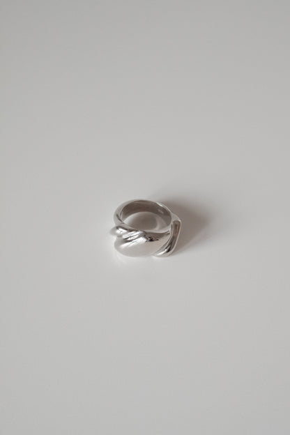 Curved Wave Ring